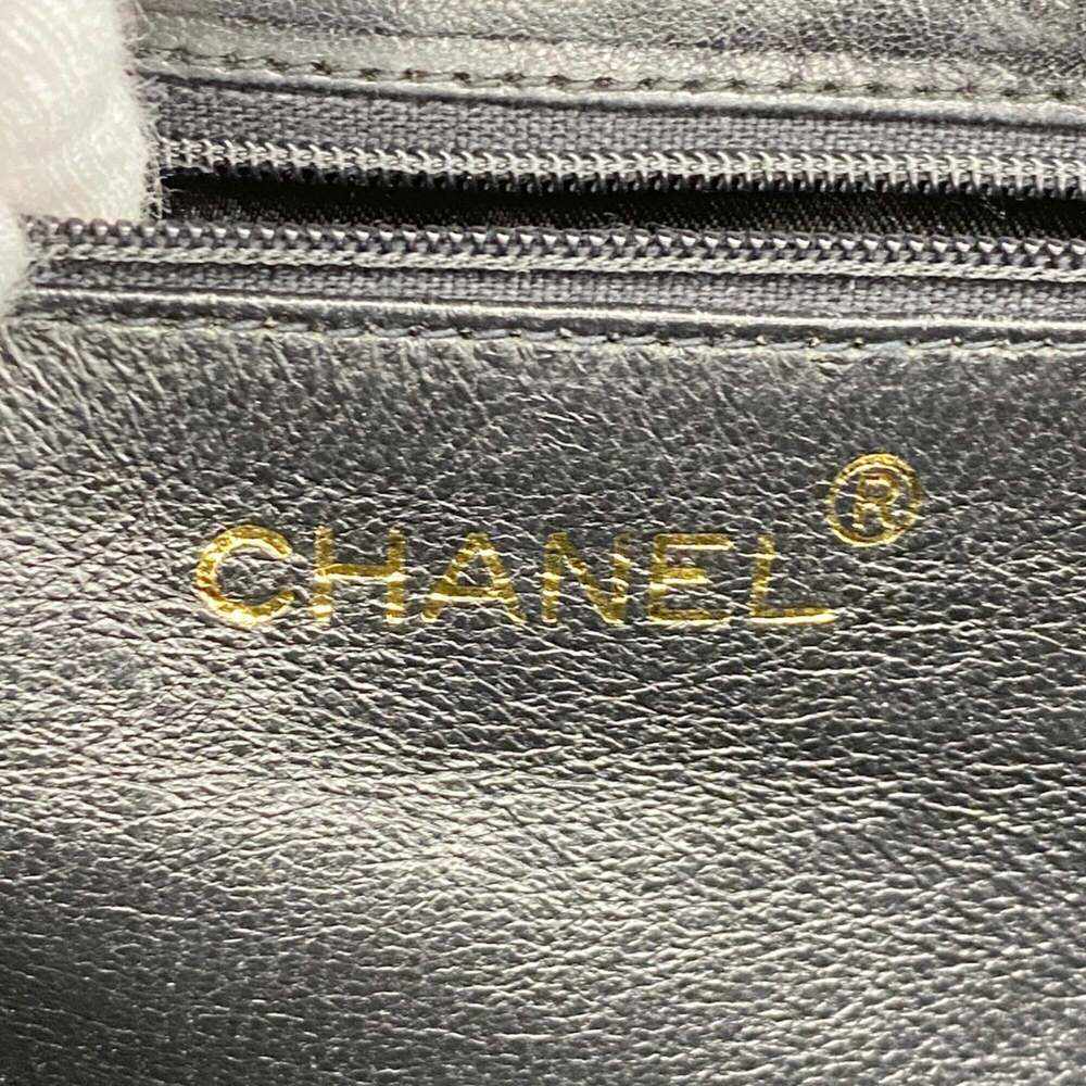 CHANEL Black Lambskin Leather Shoulder Bag - Picture 5 of 11